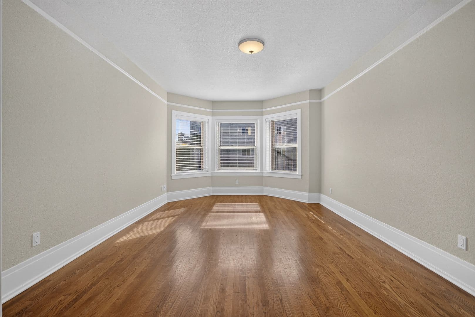 Seattle Apartment: 305 Bellevue Ave E