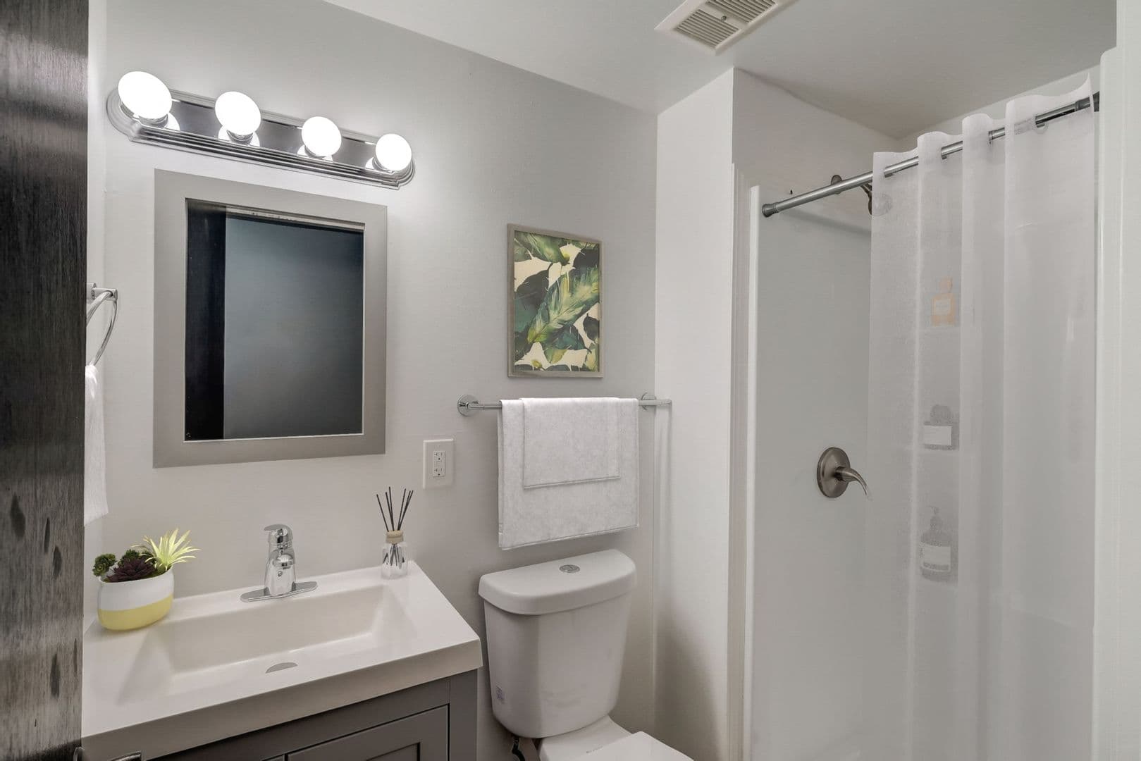 Seattle Apartment: 315 Maynard Ave S