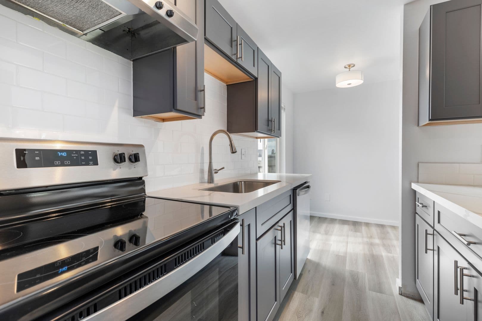 Seattle Apartment: 4125 SW Graham St