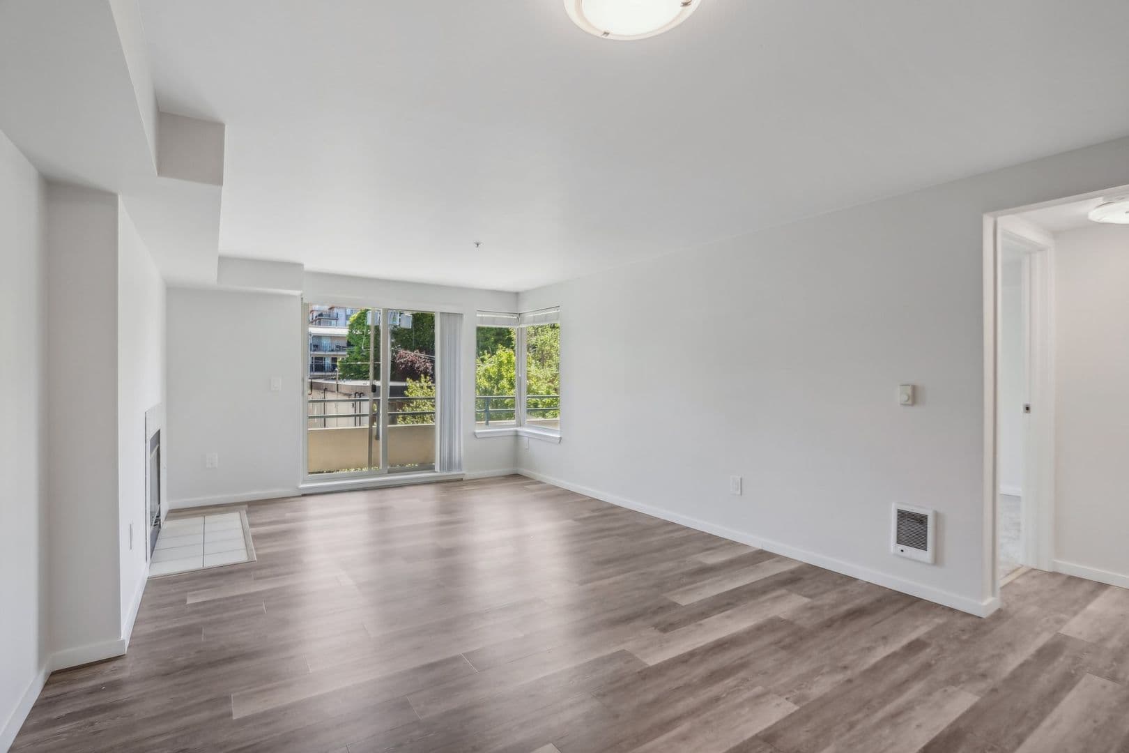 Seattle Apartment: 311 Bellevue Ave E