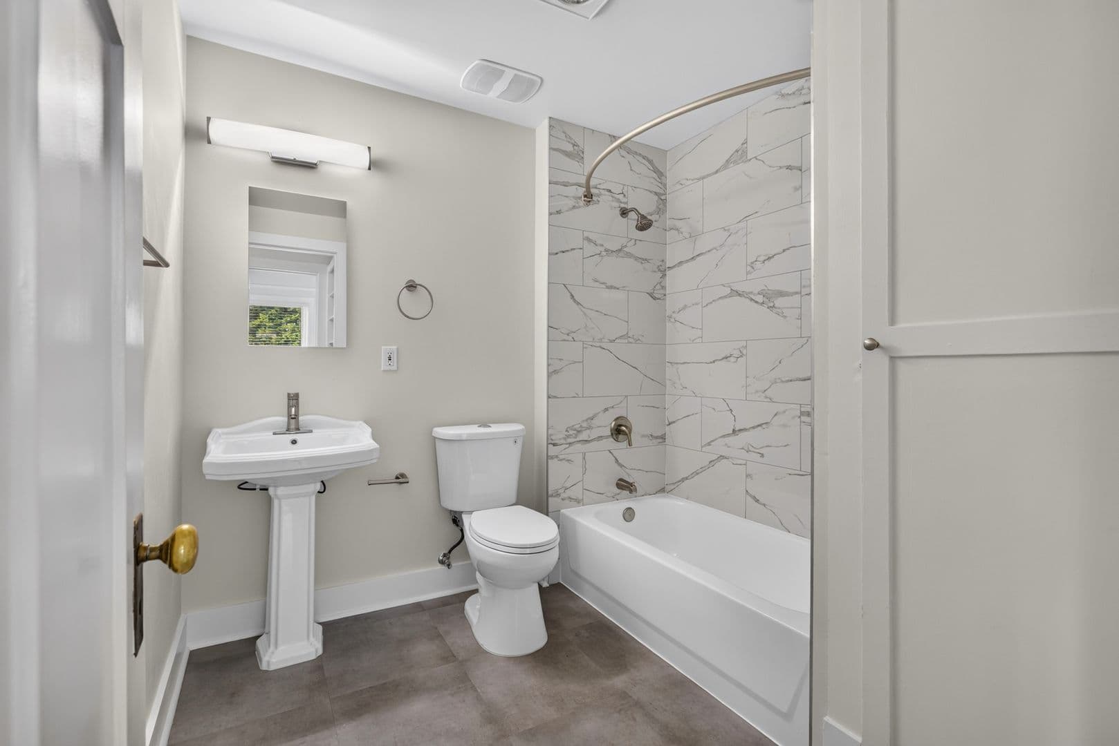 Seattle Apartment: 305 Bellevue Ave E