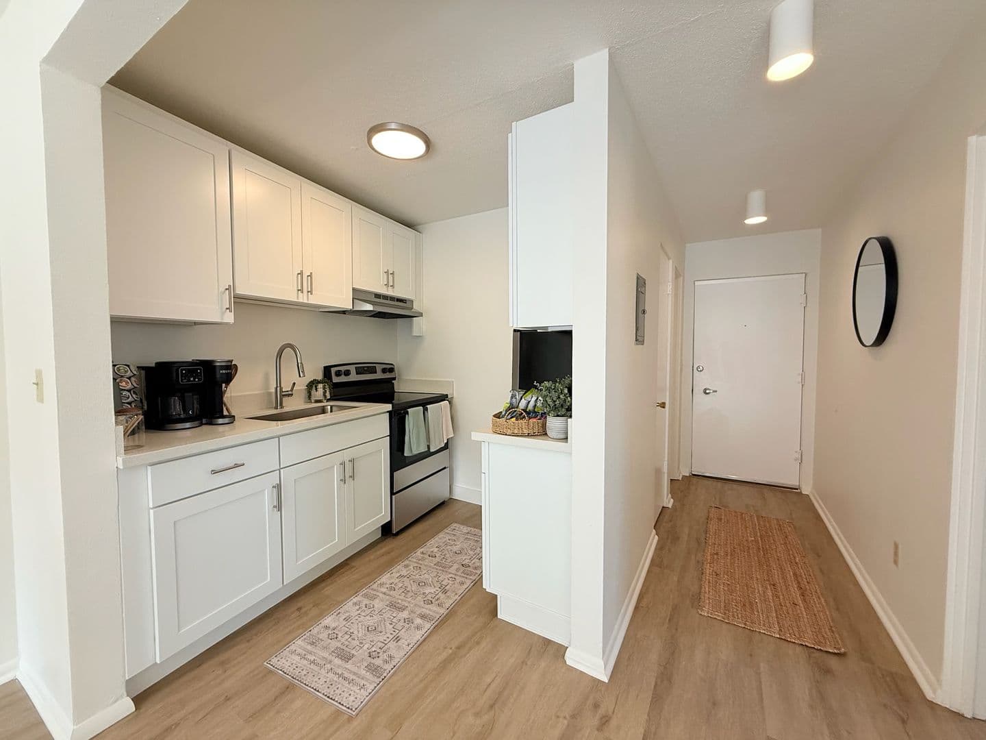 Seattle Apartment: 5201 42nd Ave S