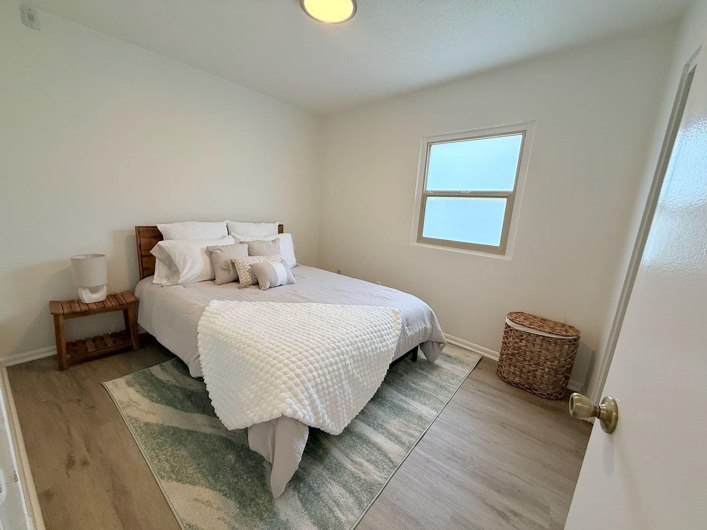 Seattle Apartment: 5201 42nd Ave S