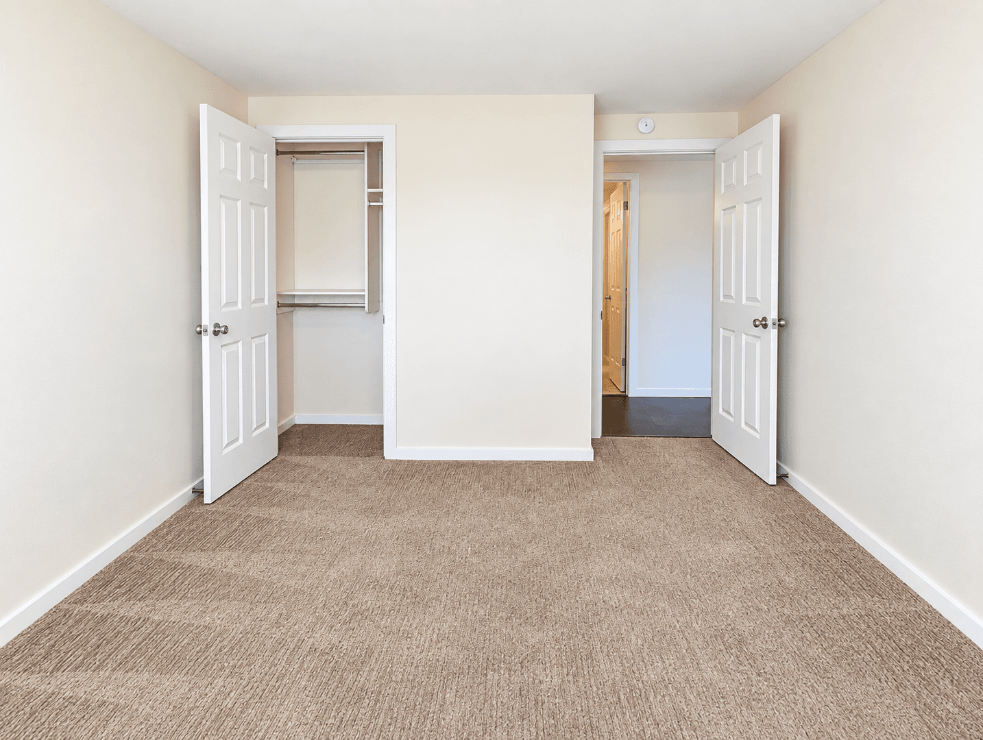 Seattle Apartment: 535 13th Ave E