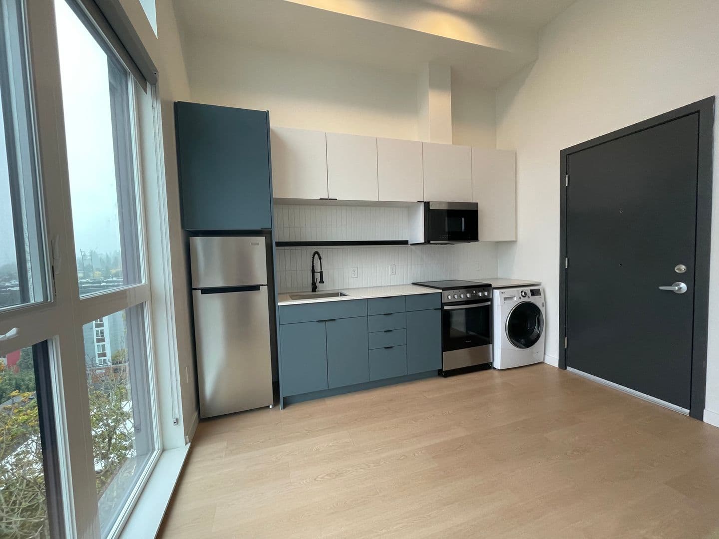 Seattle Apartment: 4239 8th Ave NE