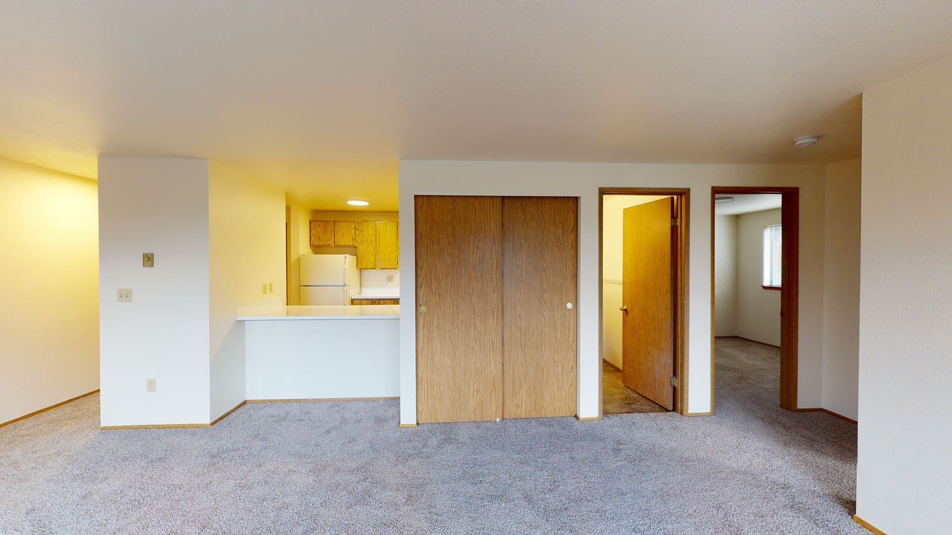 Seattle Apartment: 816 NE 43rd ST