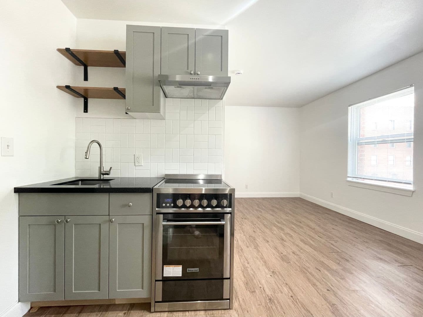 Seattle Apartment: 315 Maynard Ave S