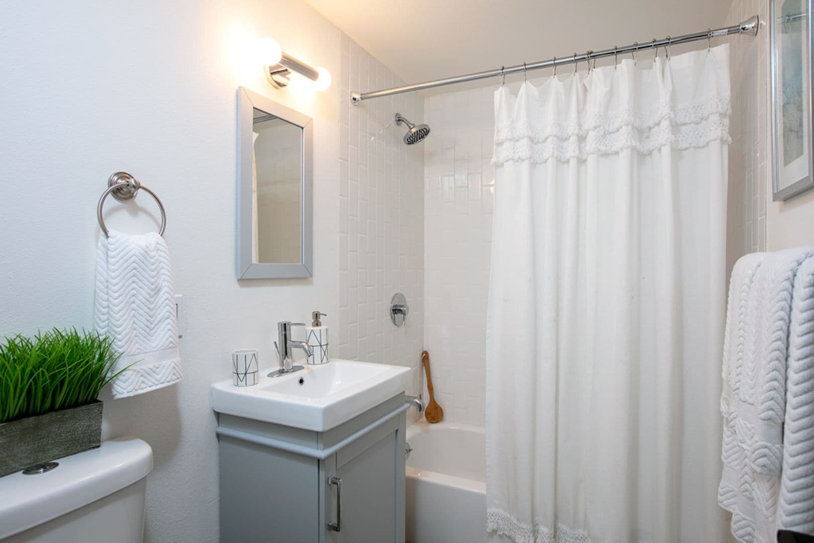 Seattle Apartment: 315 Maynard Ave S