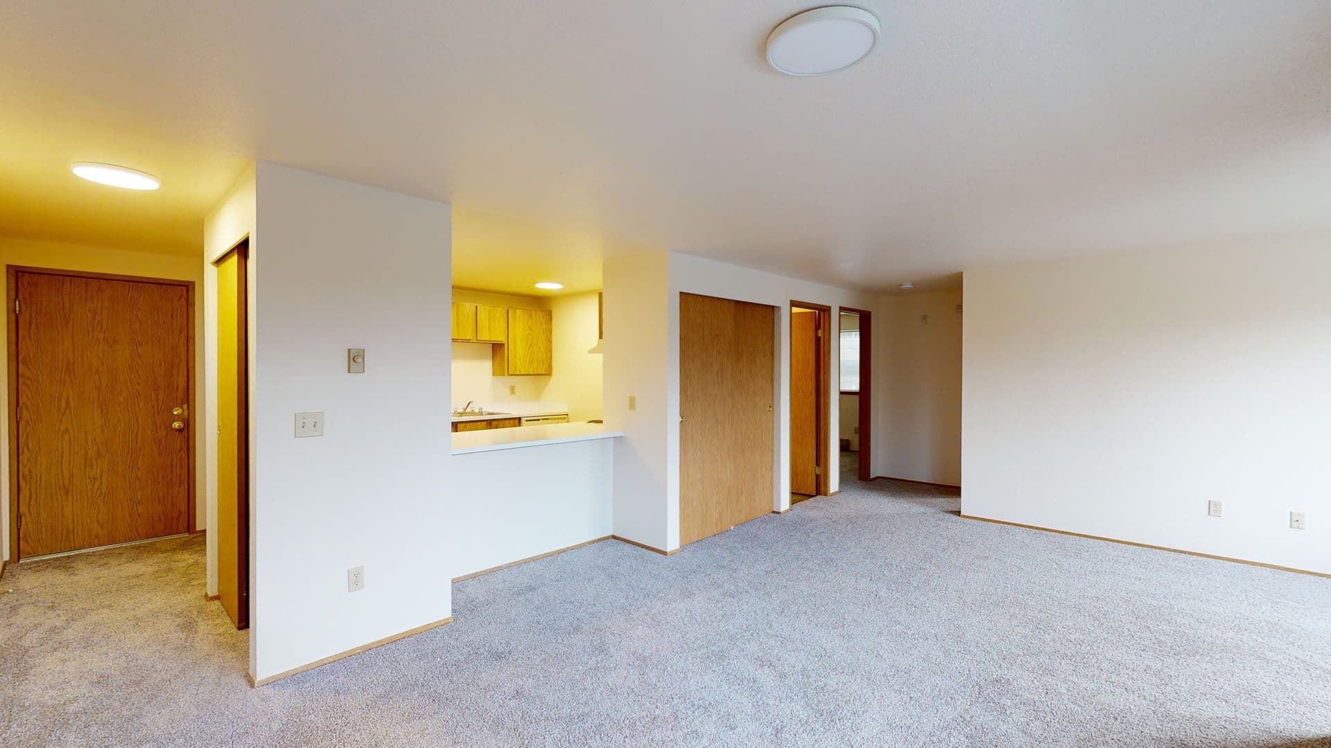 Seattle Apartment: 816 NE 43rd ST