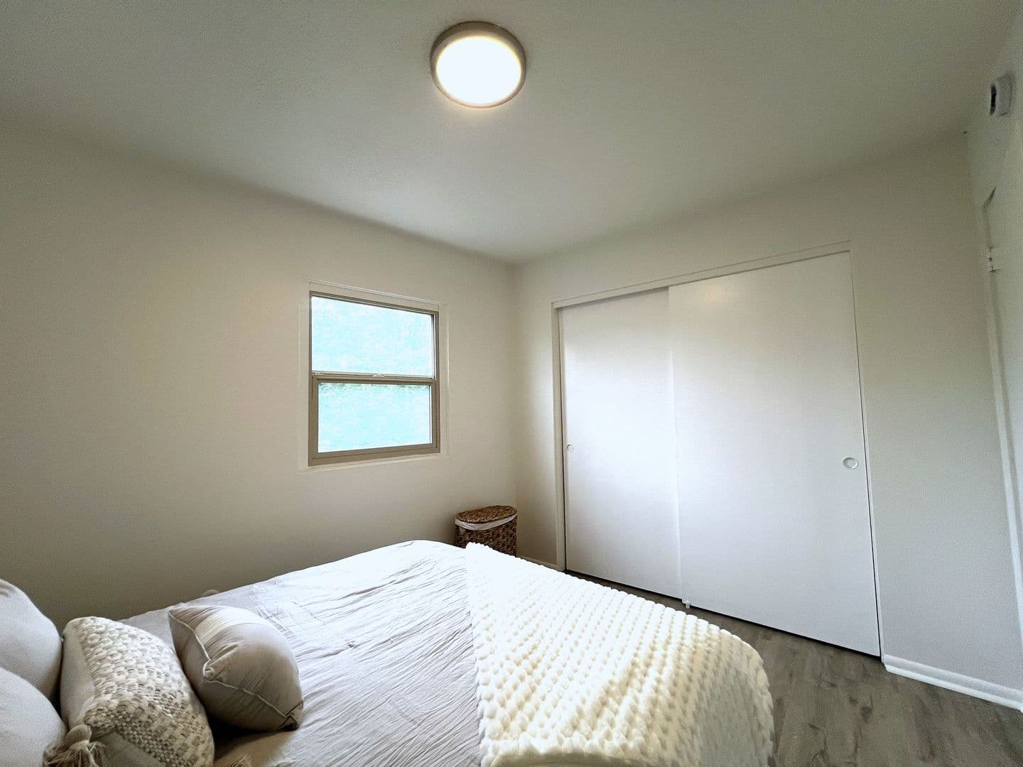 Seattle Apartment: 5201 42nd Ave S