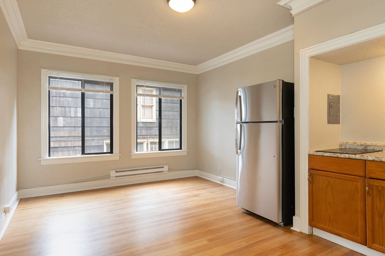 Everett Apartment: 2628 Hoyt Ave