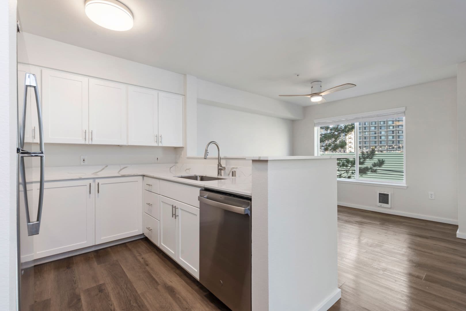 Seattle Apartment: 303 10th Ave