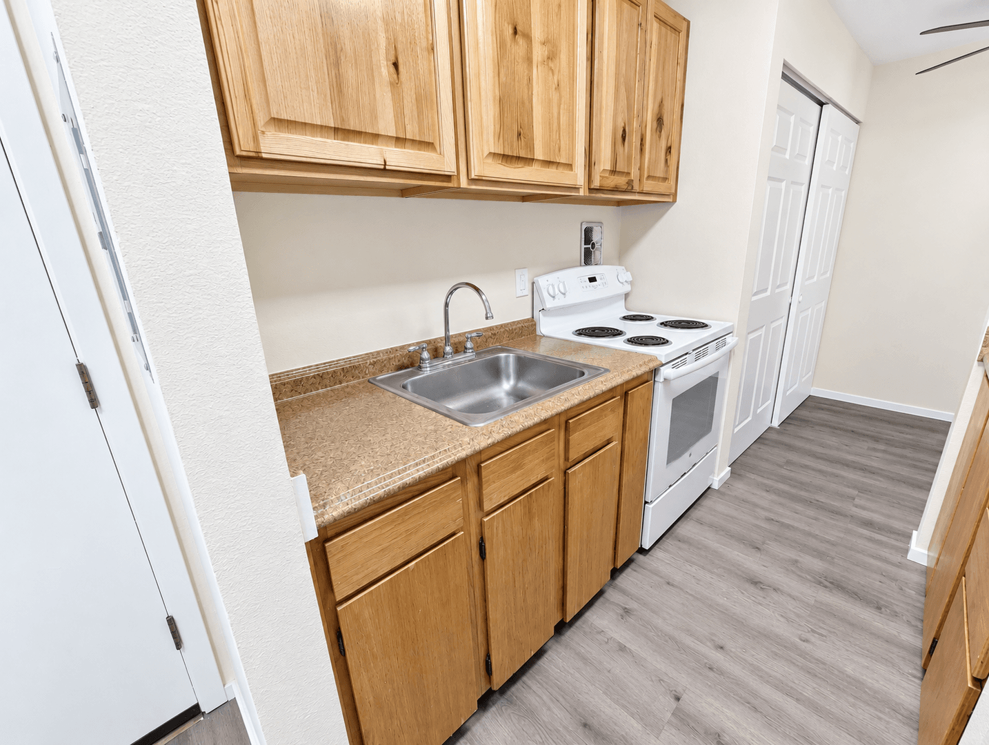 Seattle Apartment: 433 Belmont Ave E