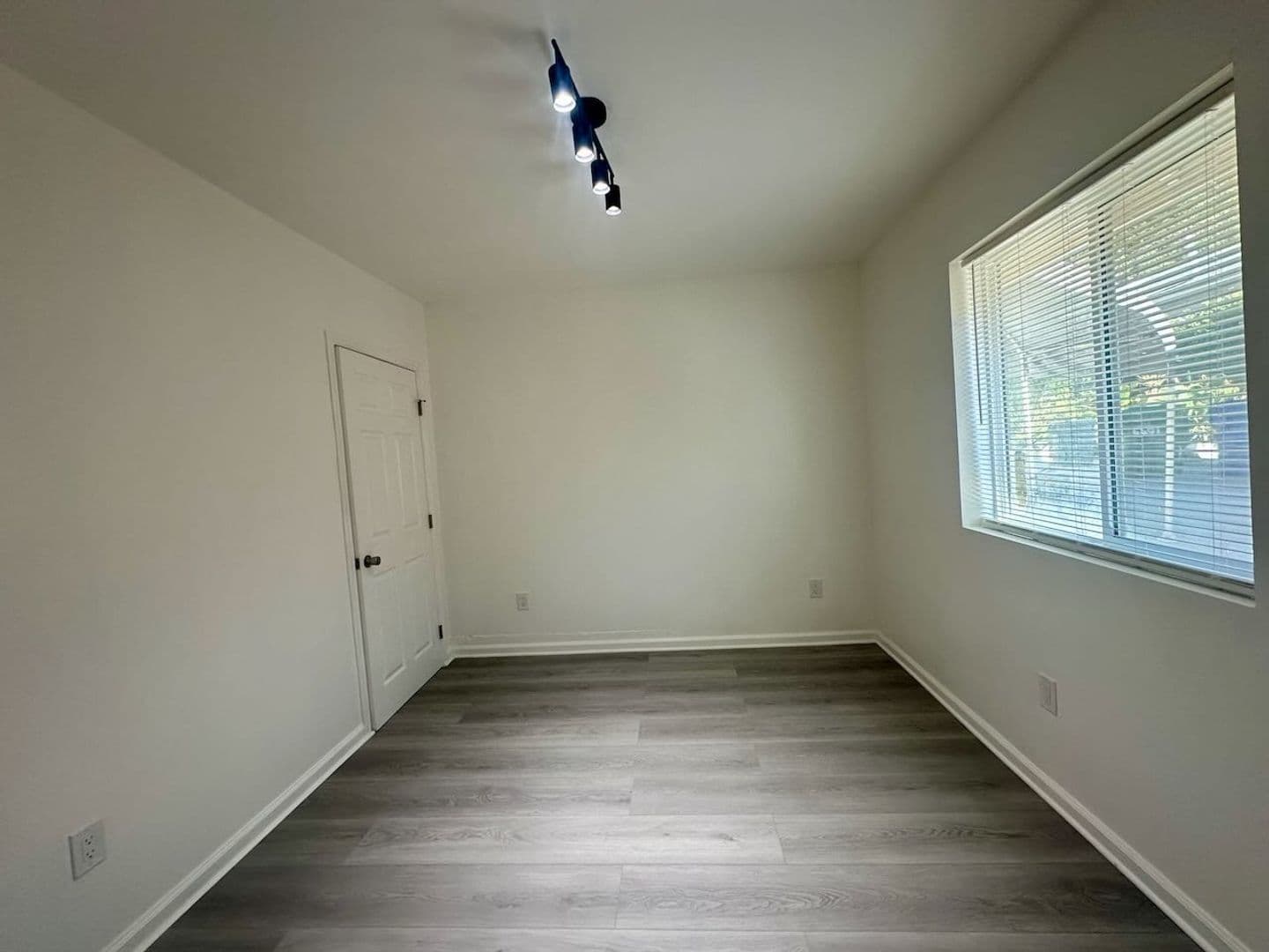Los Angeles Apartment: 4491 Pyrites St
