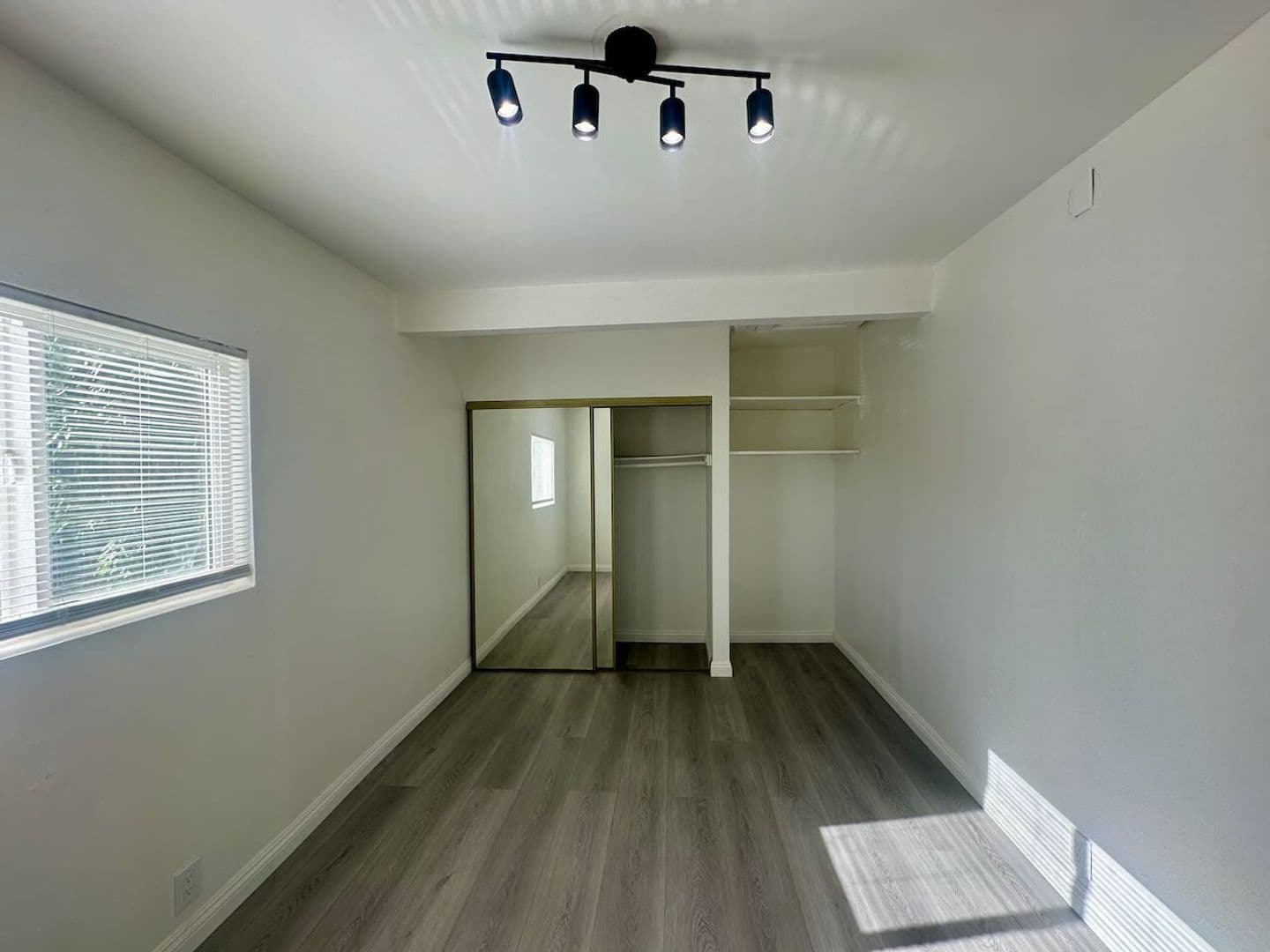 Los Angeles Apartment: 4491 Pyrites St