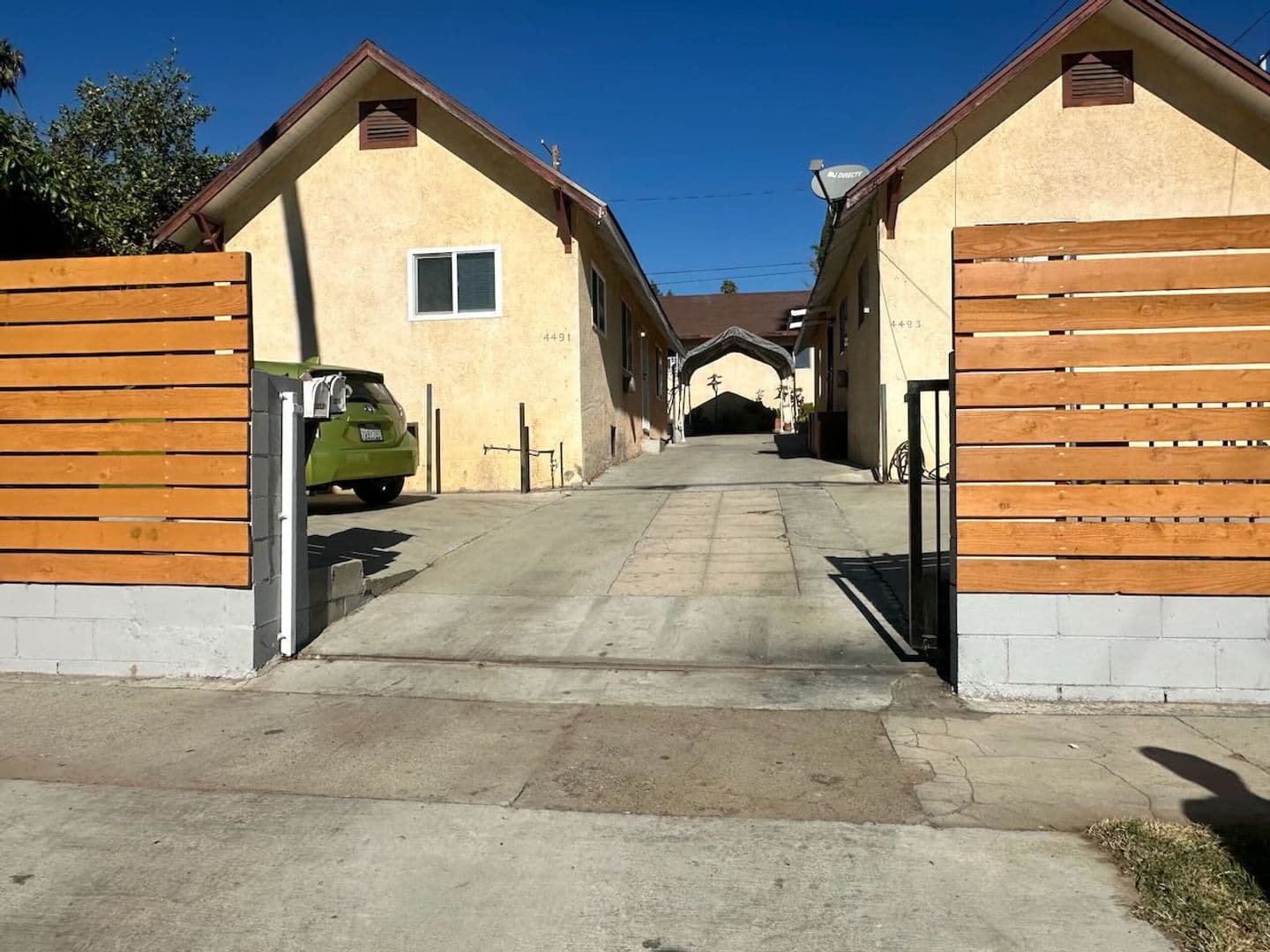 Los Angeles Apartment: 4491 Pyrites St
