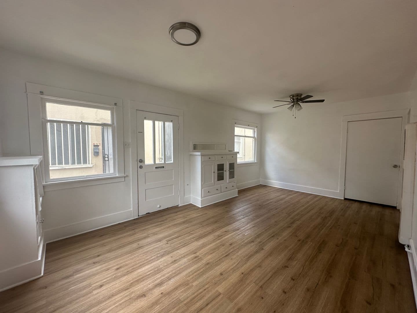Long Beach Apartment: 817 Magnolia Ave