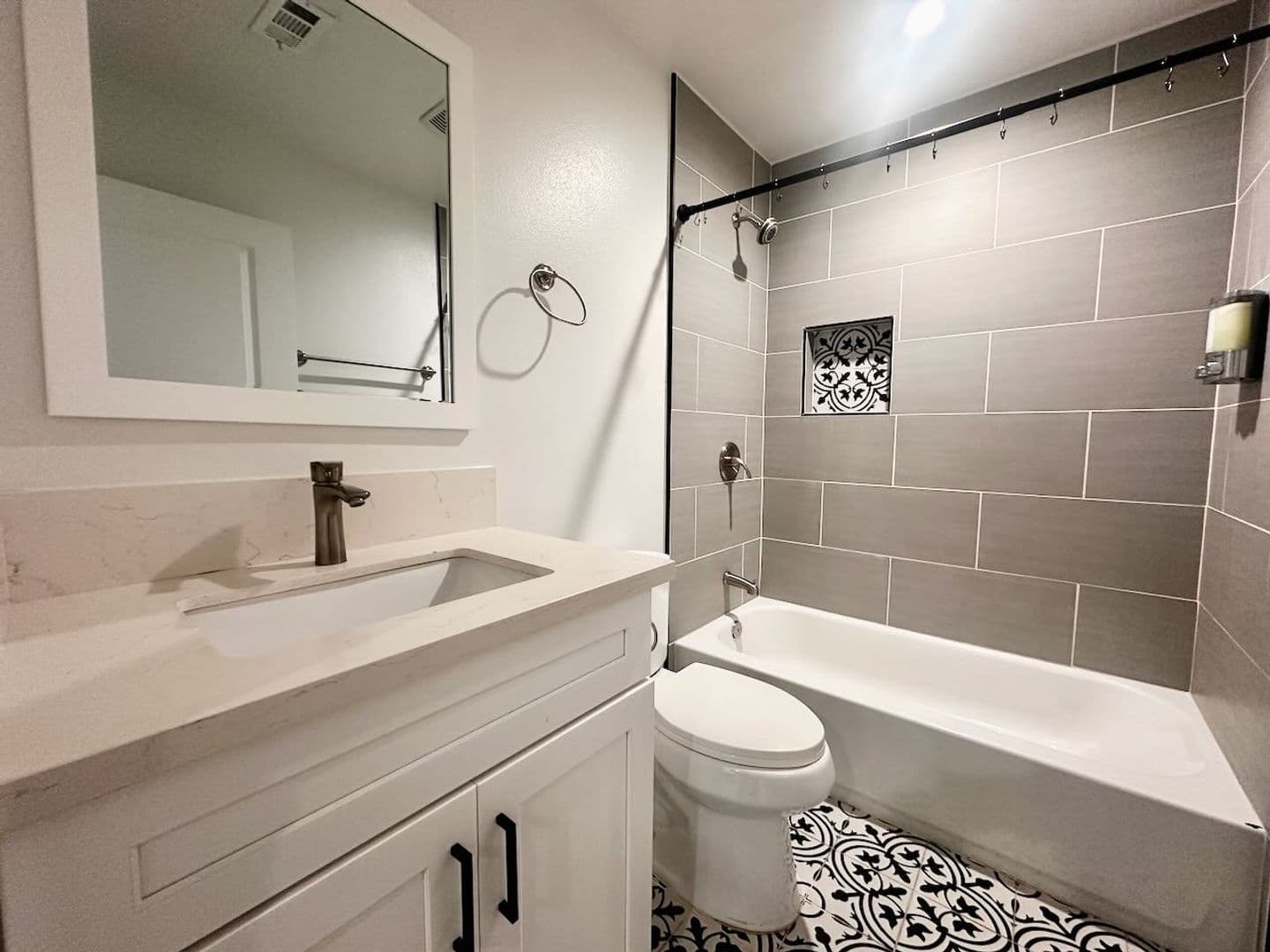 Harbor City Apartment: 1427 254th St.