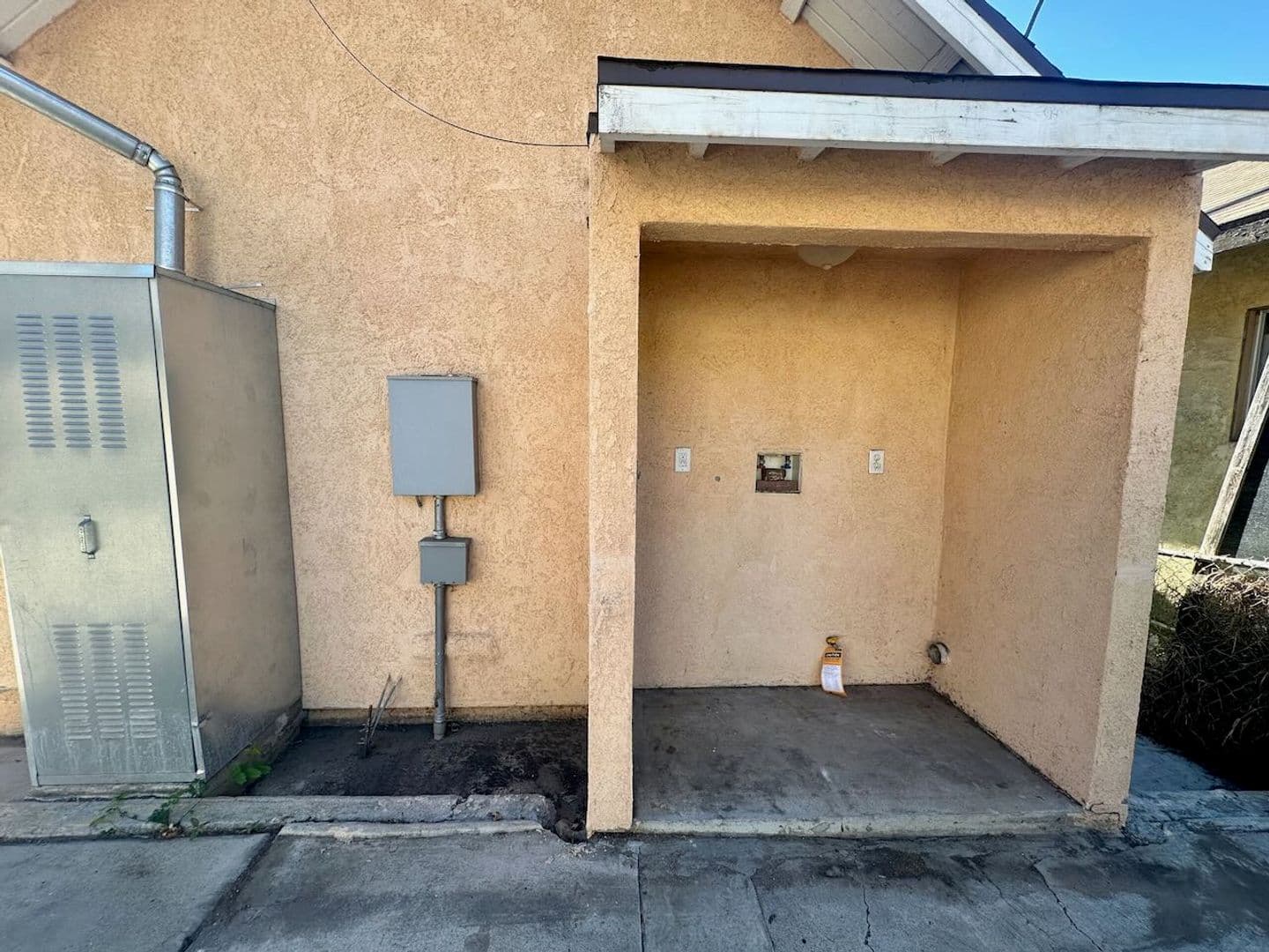 Los Angeles Apartment: 4491 Pyrites St
