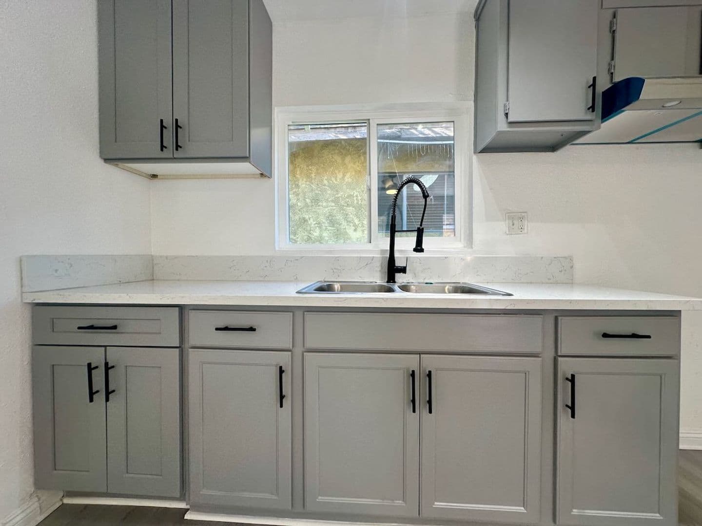 Los Angeles Apartment: 4491 Pyrites St