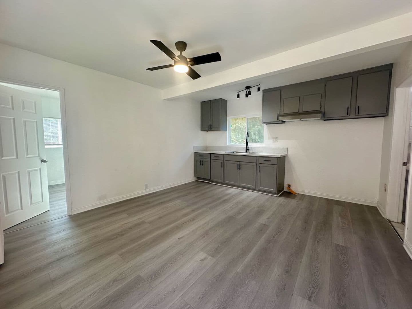 Los Angeles Apartment: 4491 Pyrites St