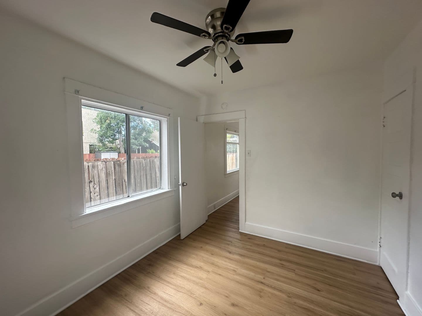 Long Beach Apartment: 817 Magnolia Ave