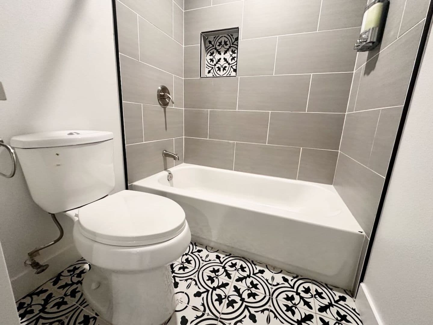 Harbor City Apartment: 1427 254th St.