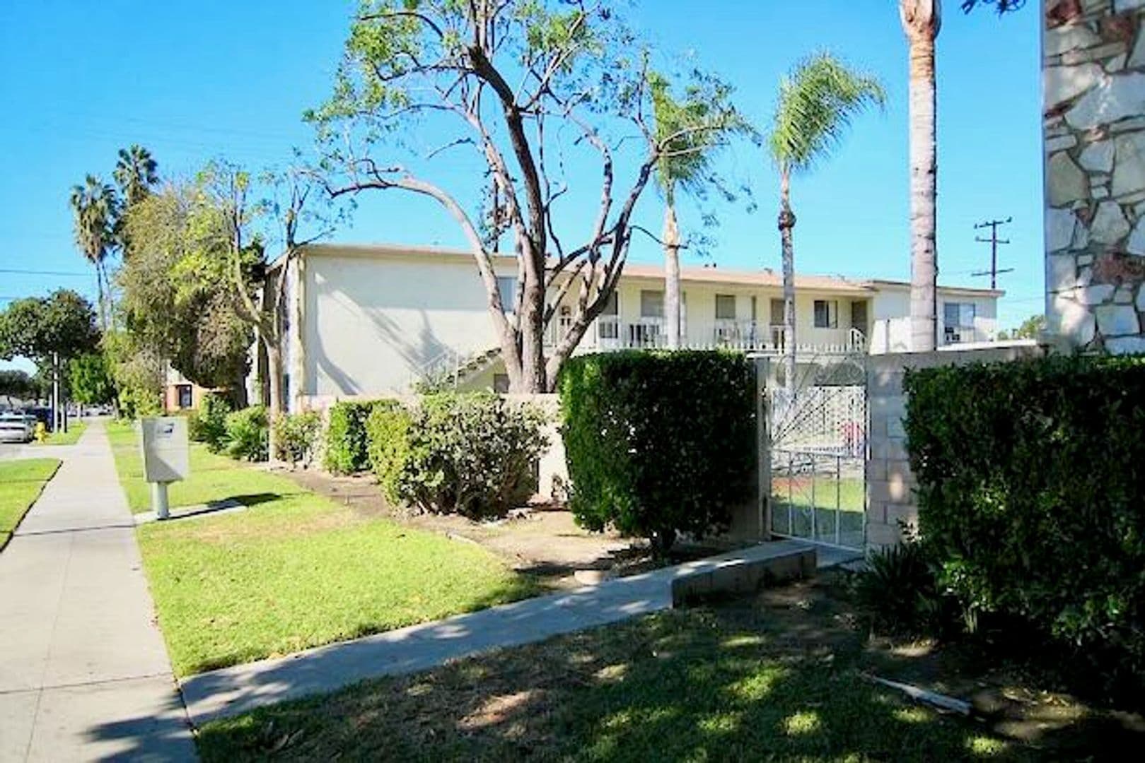 Fullerton Apartment: 1801-1809 E Wilshire Ave