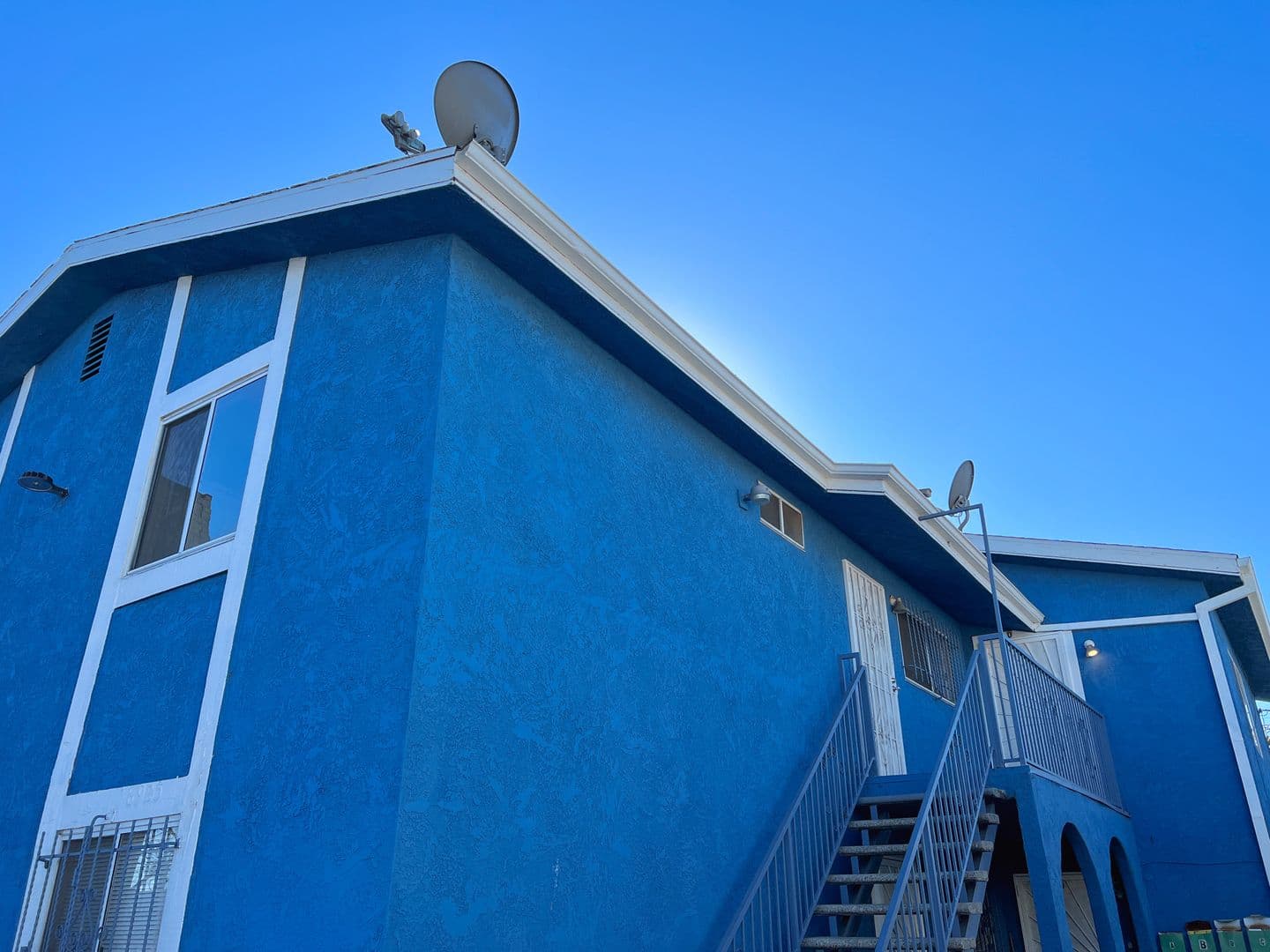Los Angeles Apartment: 8925 S Broadway