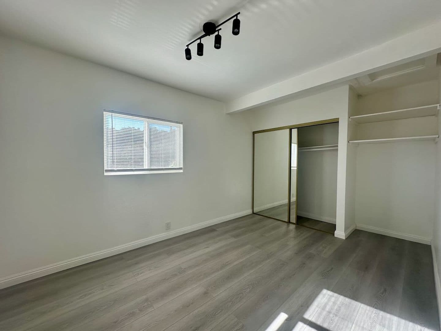 Los Angeles Apartment: 4491 Pyrites St