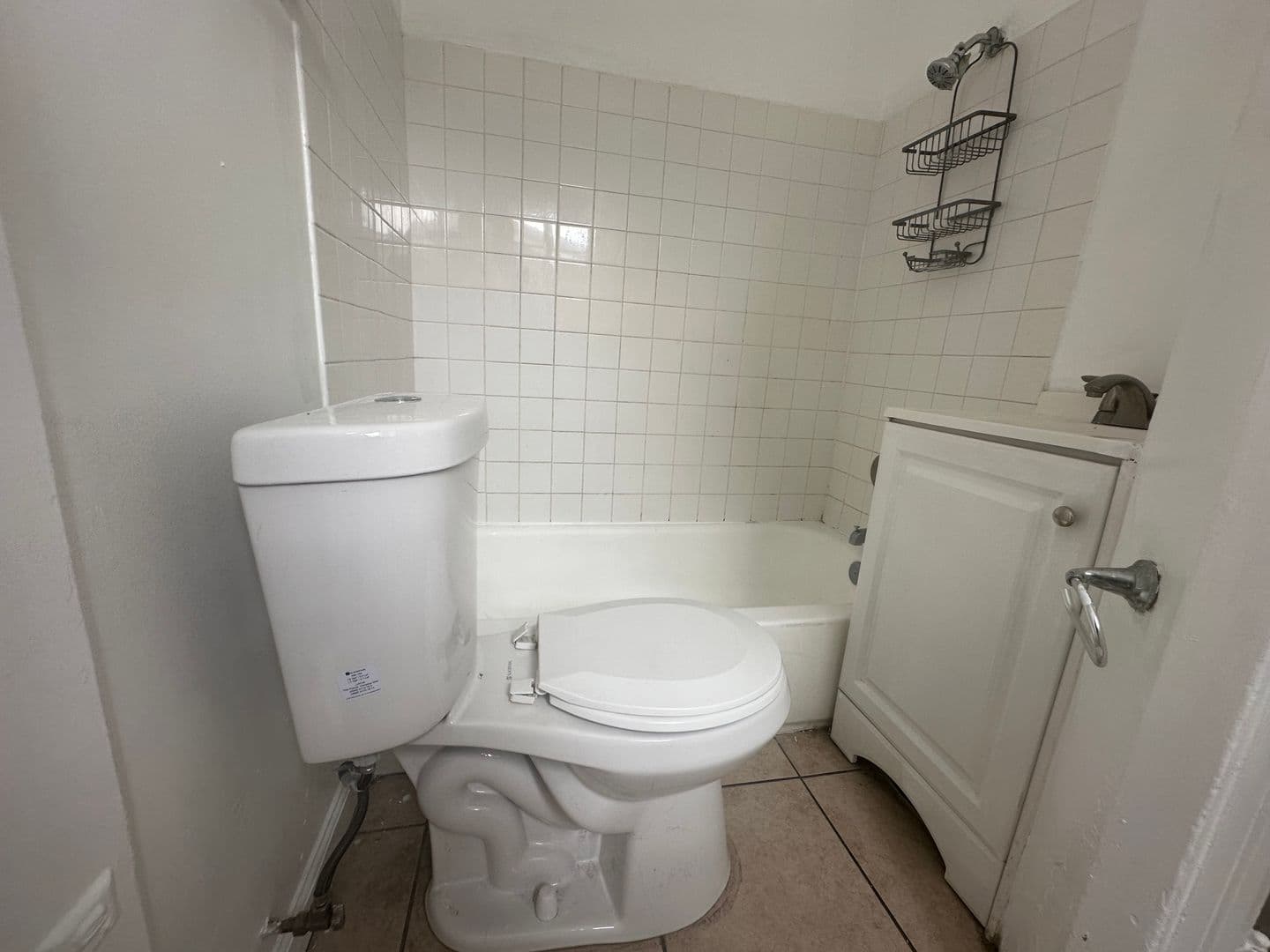 Long Beach Apartment: 817 Magnolia Ave