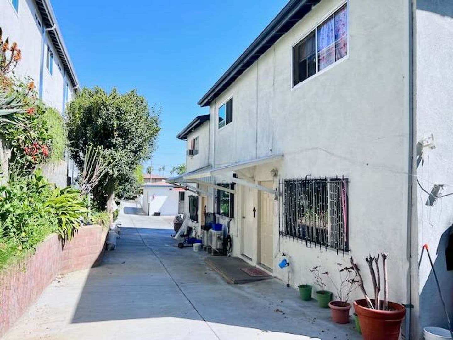 Los Angeles Apartment: 3751-3753 Locke Ave.