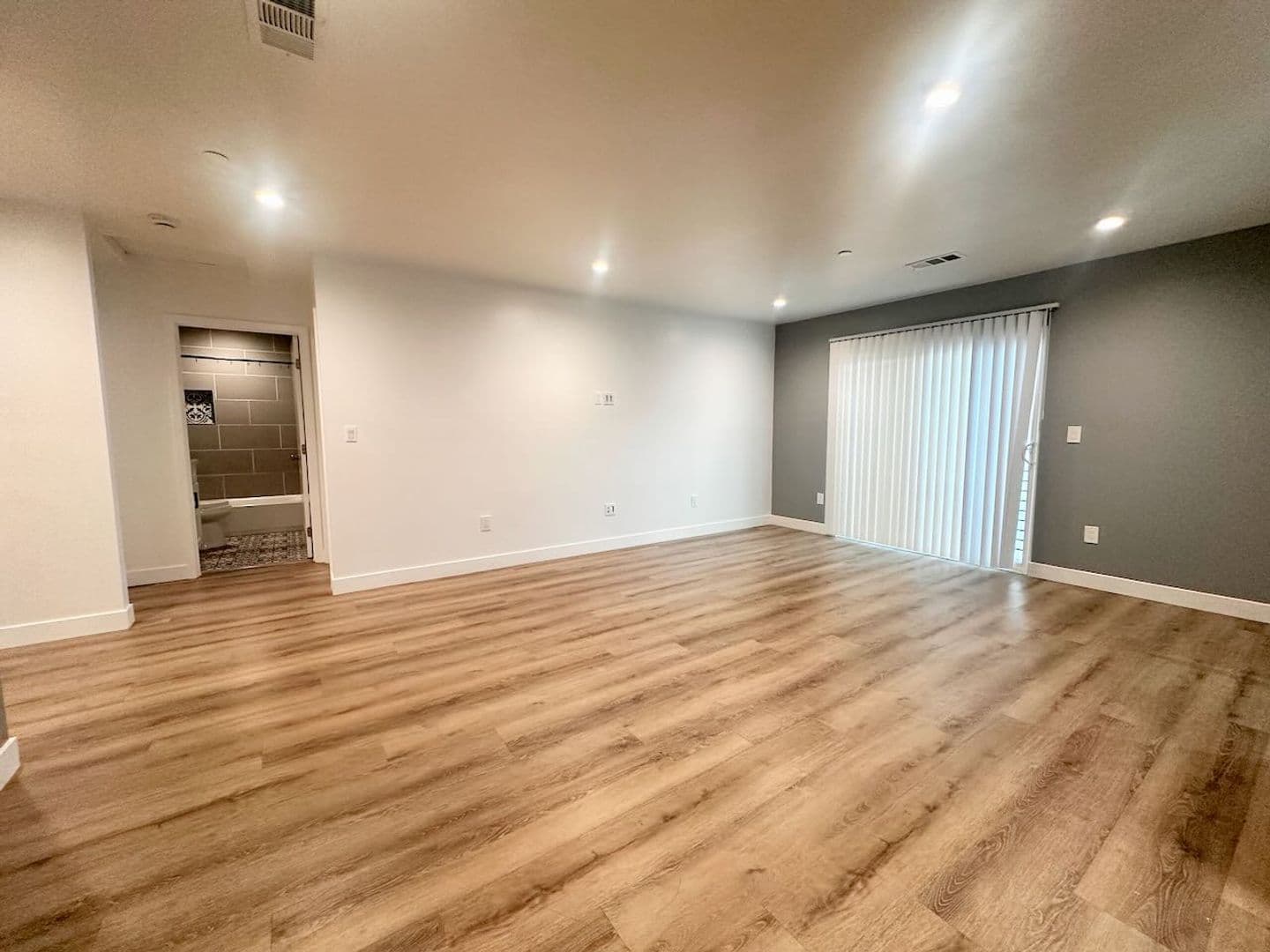 Harbor City Apartment: 1427 254th St.