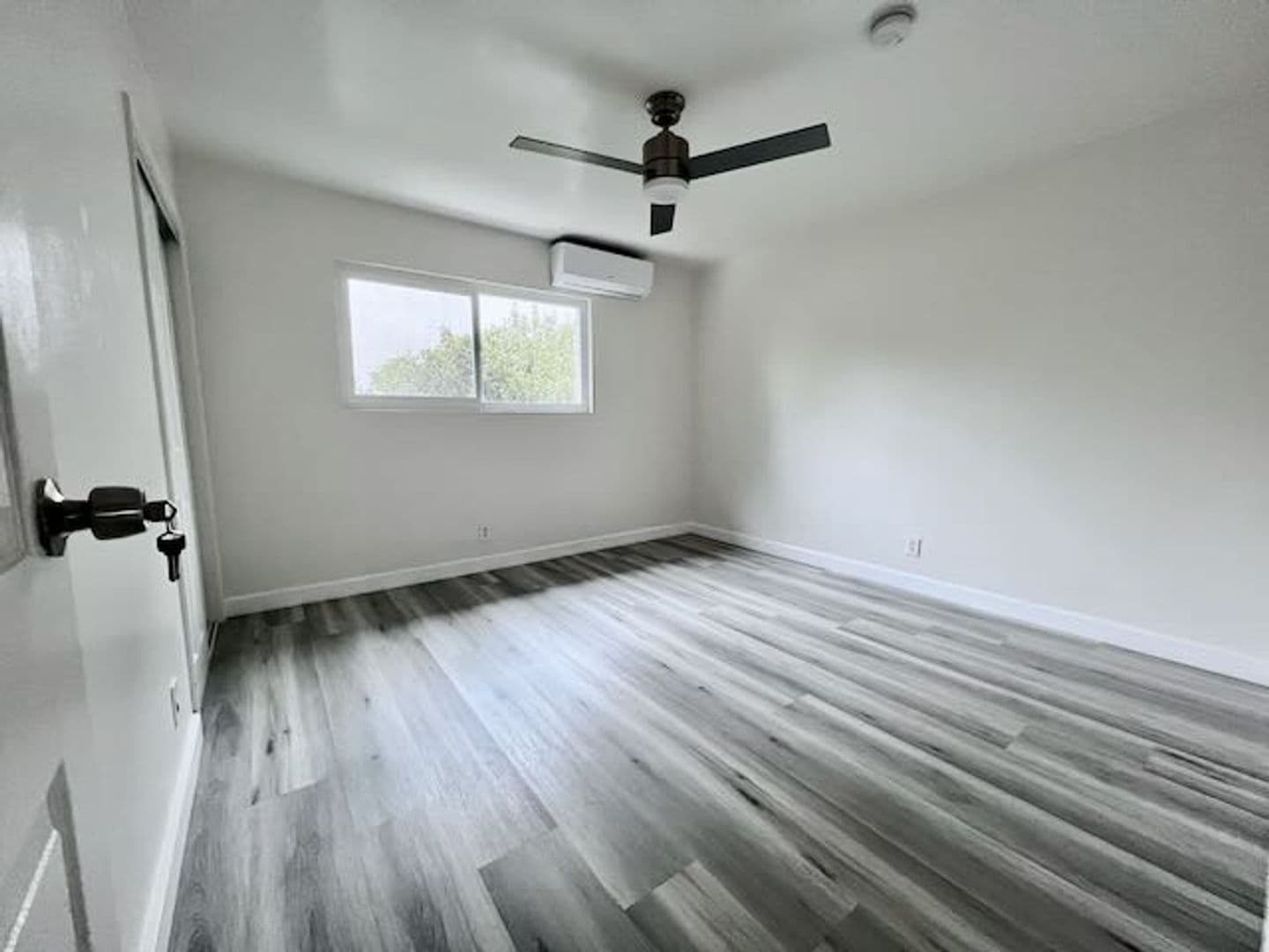 Los Angeles Apartment: 3751-3753 Locke Ave.