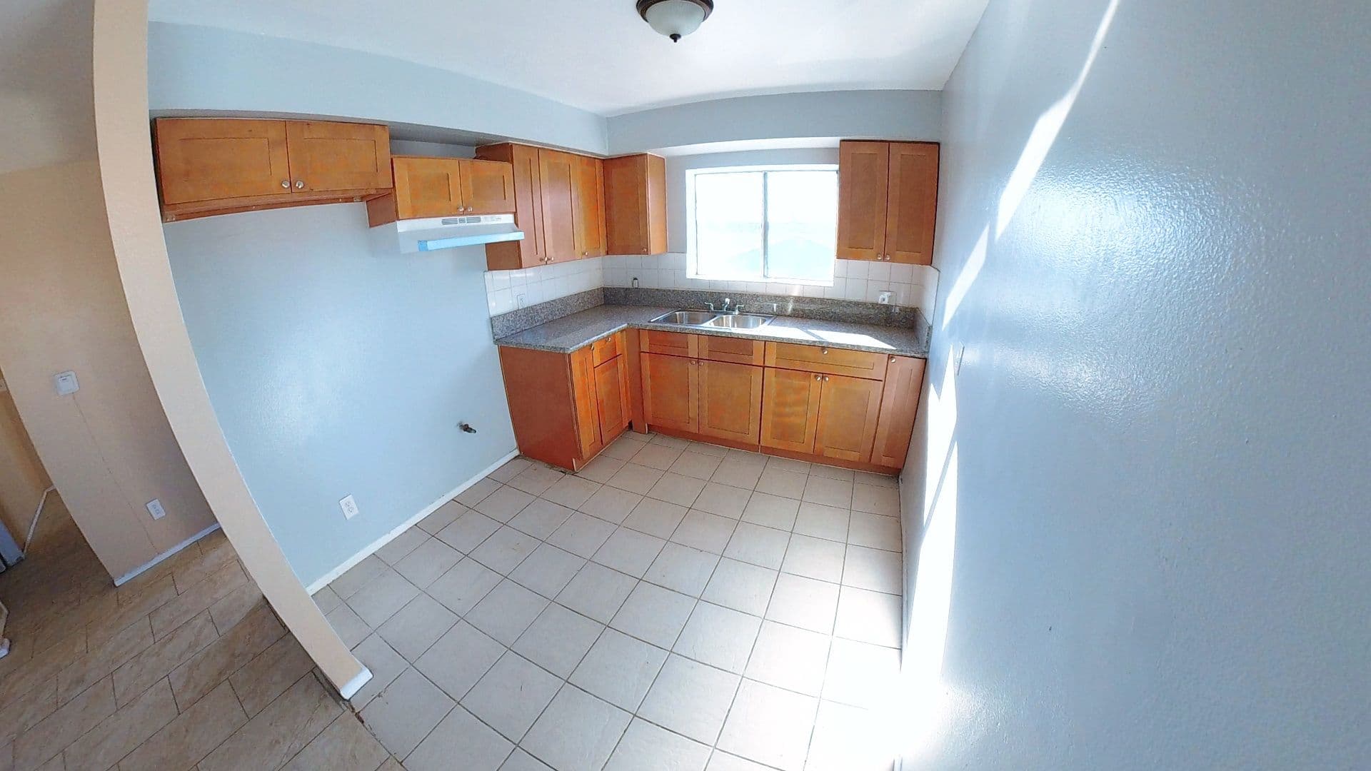 Los Angeles Apartment: 8925 S Broadway
