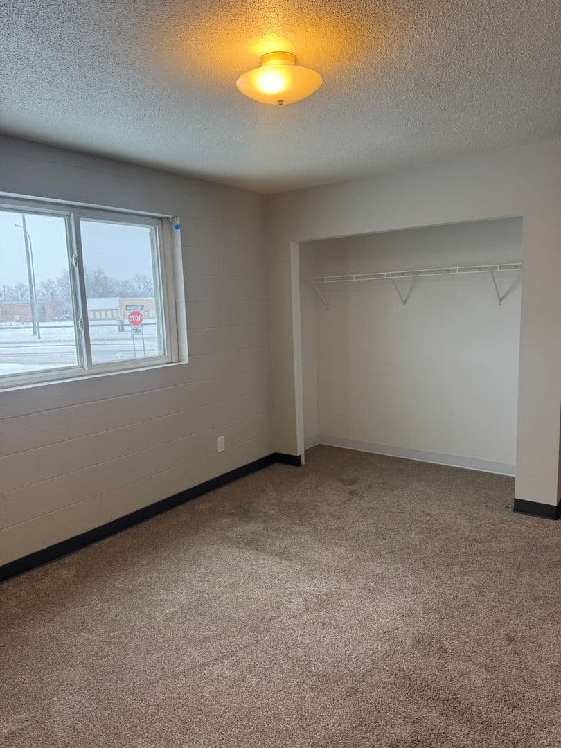 Grand Forks Apartment: 1416-1426 10th Ave N