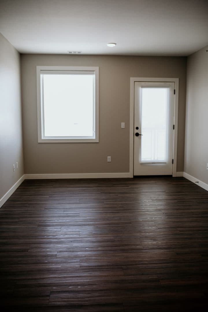 Grand Forks Apartment: 3880, 3820 S 15th St