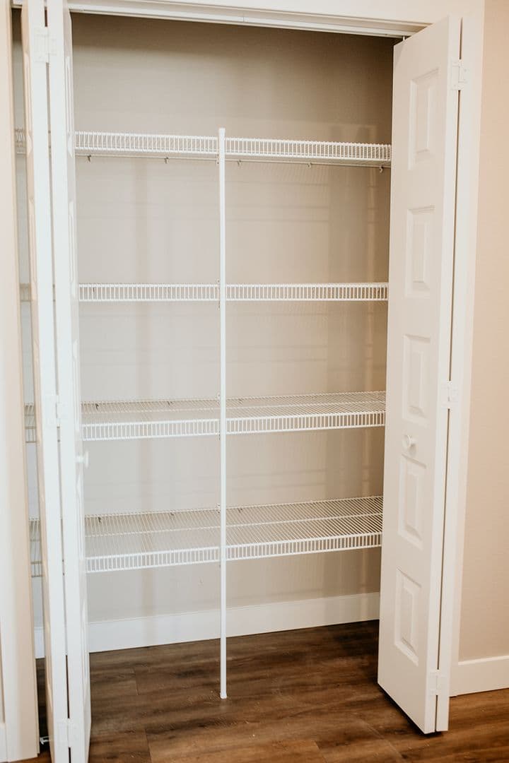 Grand Forks Apartment: 3880, 3820 S 15th St