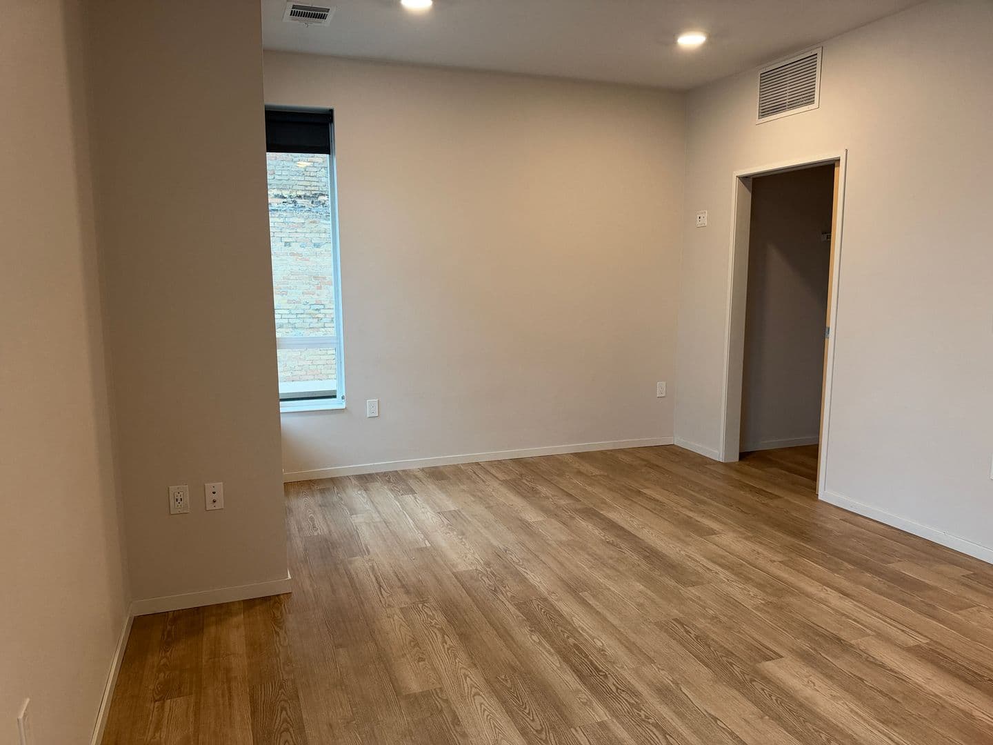 Grand Forks Apartment: 323 Demers Ave