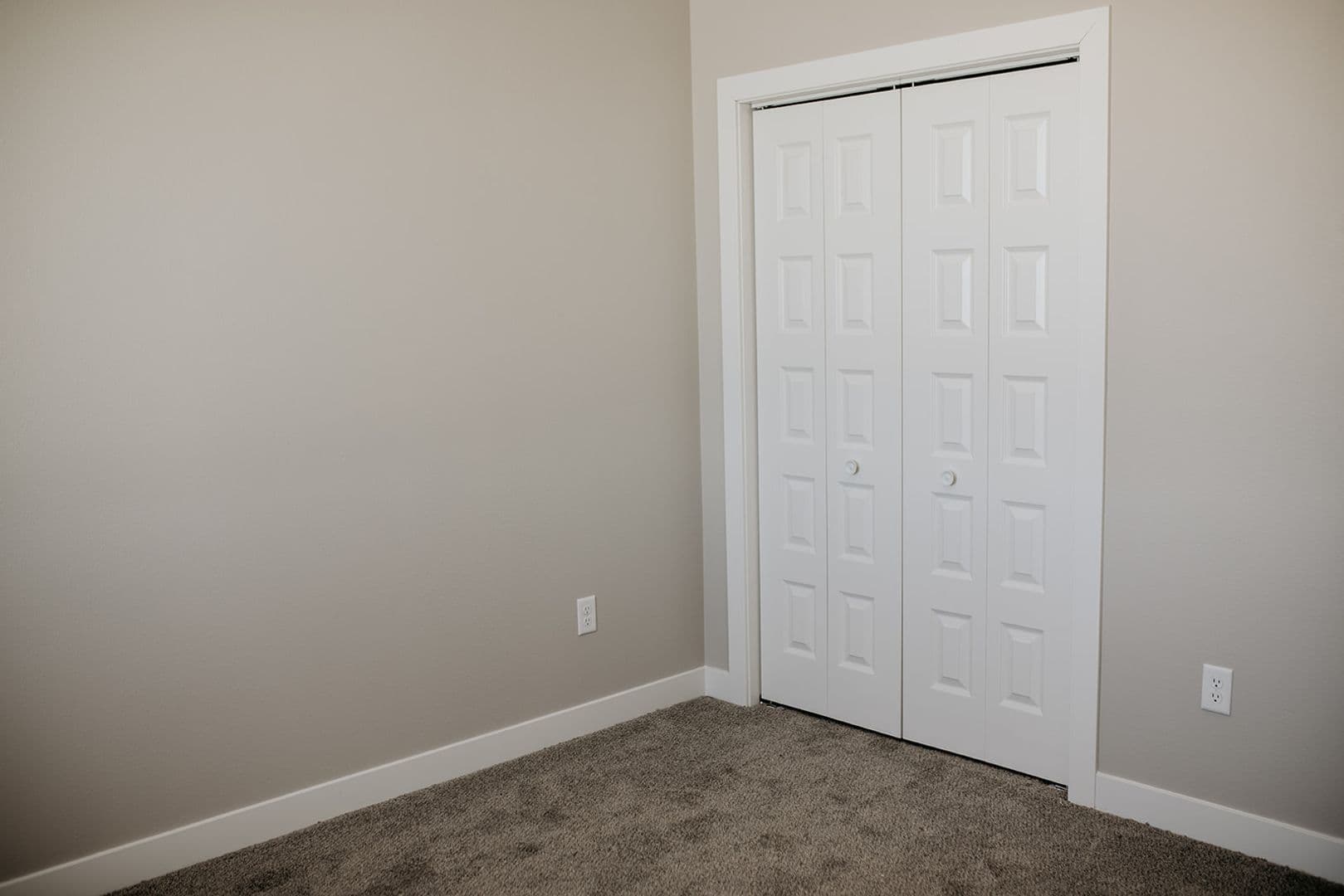 Grand Forks Apartment: 3880, 3820 S 15th St