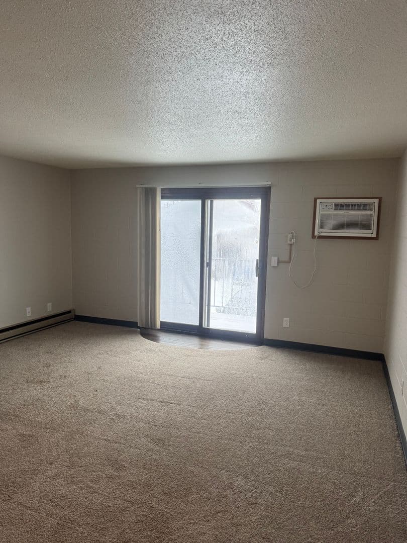 Grand Forks Apartment: 1416-1426 10th Ave N