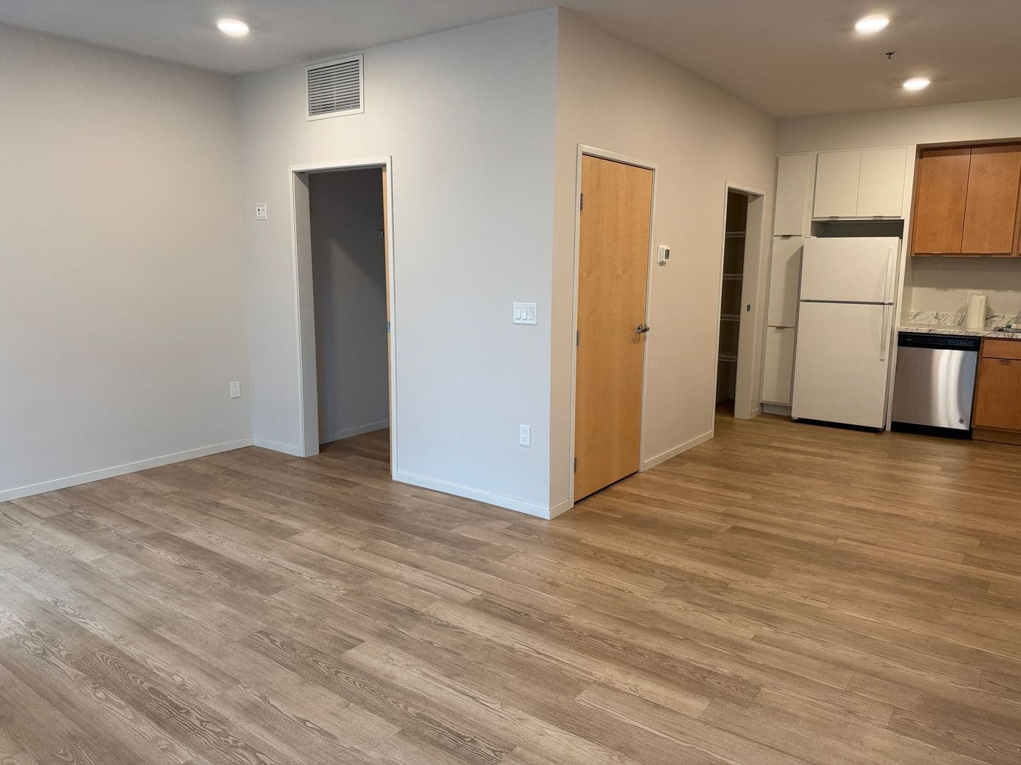 Grand Forks Apartment: 323 Demers Ave