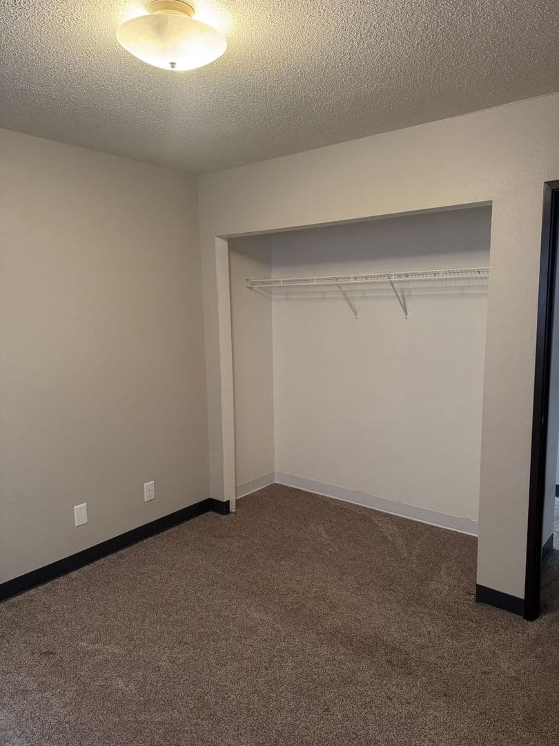 Grand Forks Apartment: 1416-1426 10th Ave N