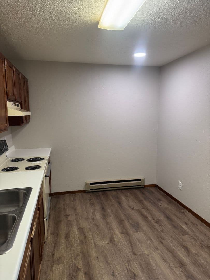 Grand Forks Apartment: 1416-1426 10th Ave N