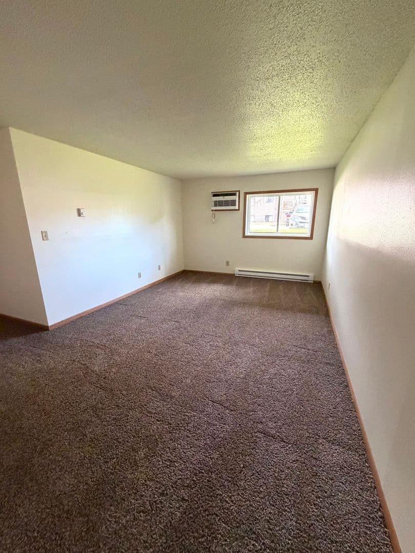 Grand Forks Apartment: 1951 S 29th St