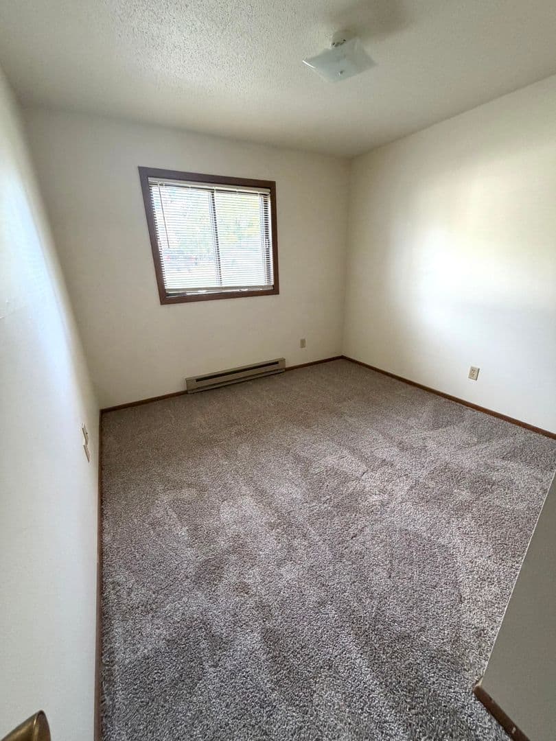 Grand Forks Apartment: 1951 S 29th St