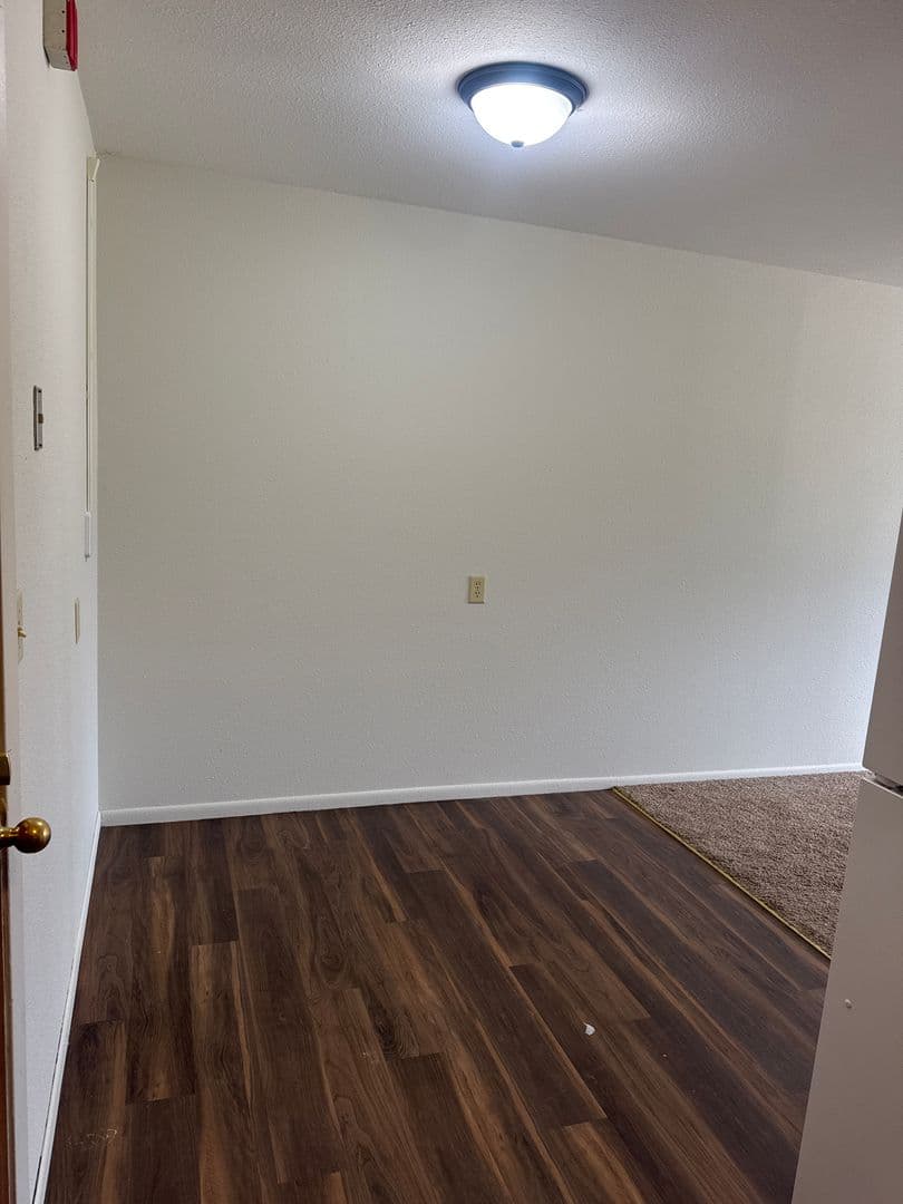 Grand Forks Apartment: 1706 Continental Dr