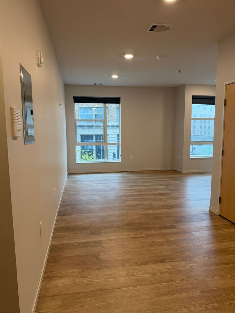 Grand Forks Apartment: 323 Demers Ave