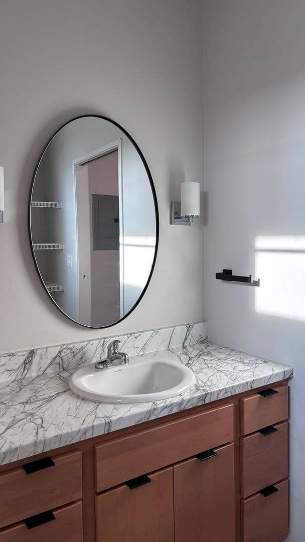 Grand Forks Apartment: 323 Demers Ave