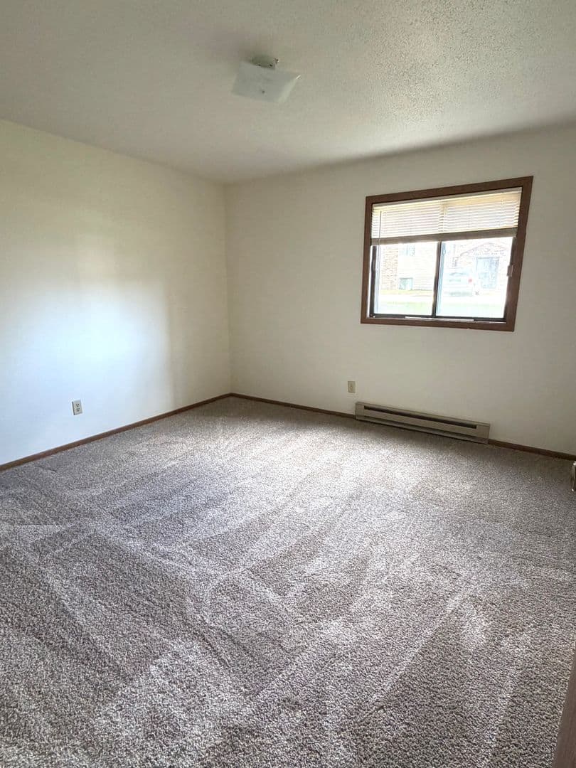 Grand Forks Apartment: 1951 S 29th St